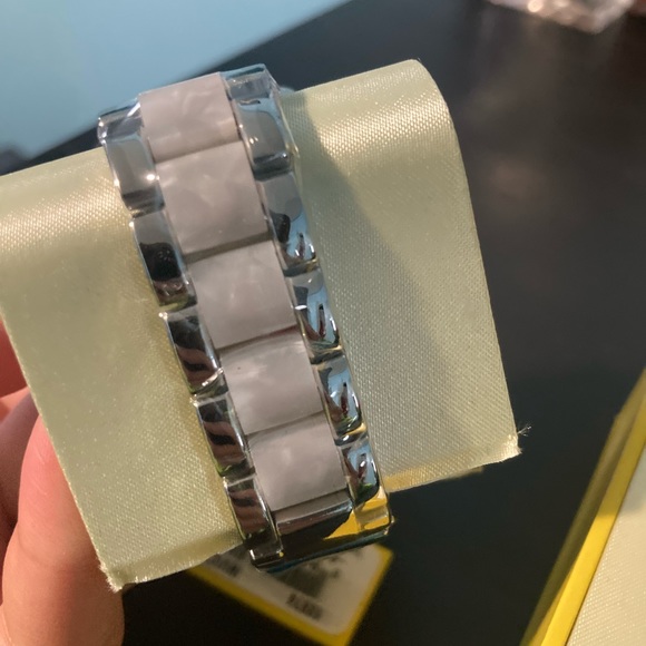 Invicta Women’s Silver Watch - Picture 2 of 4